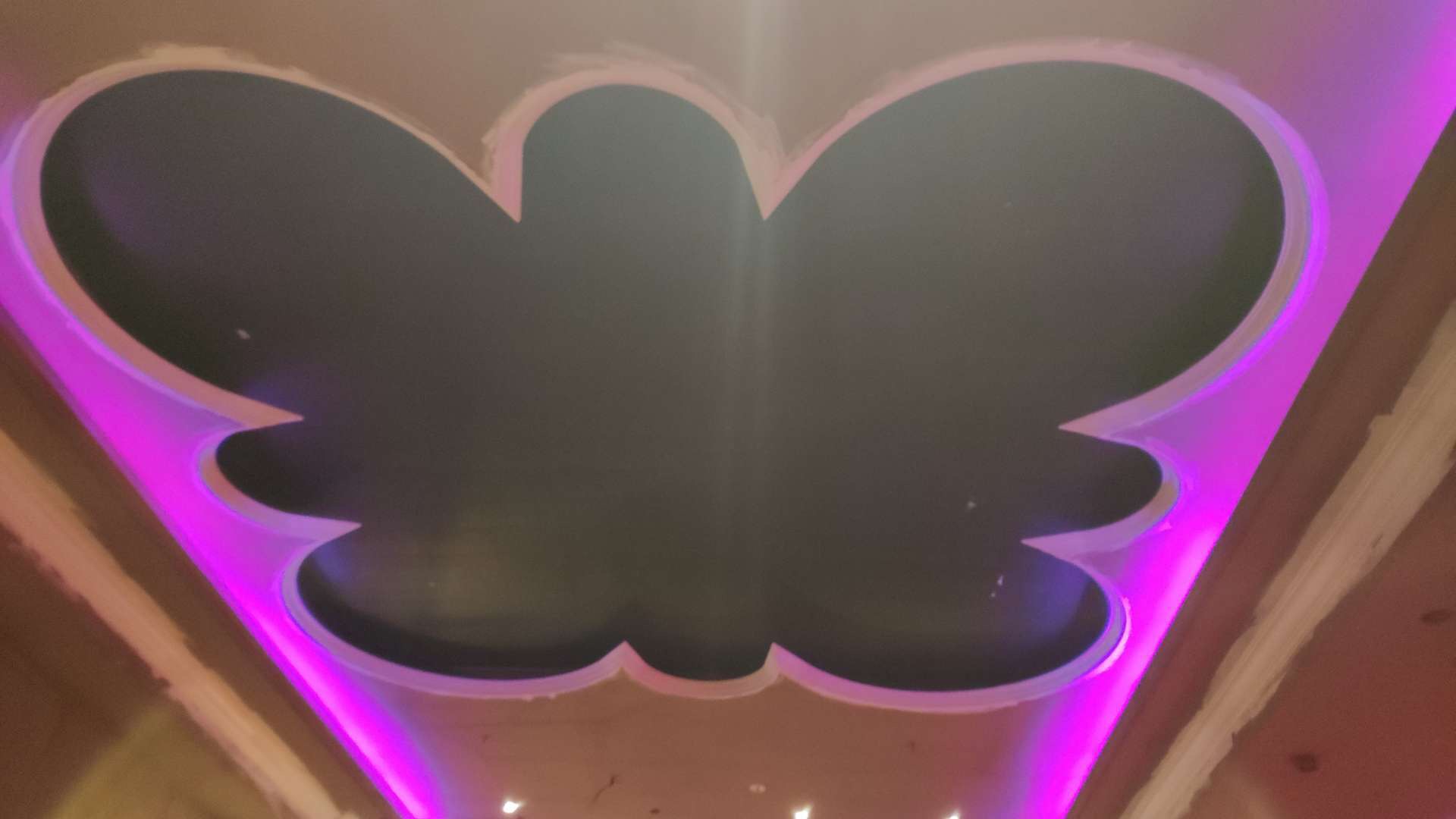 梁平某KTV室内P4天幕屏