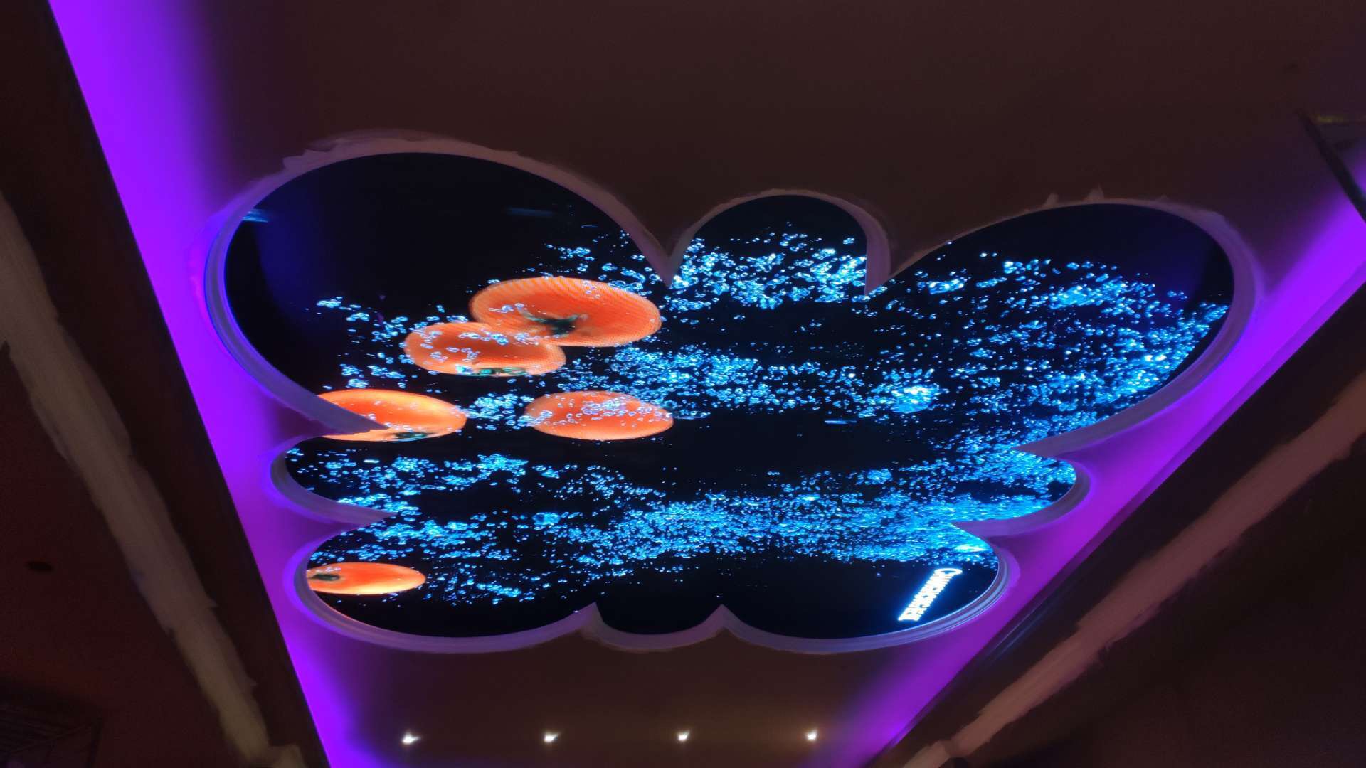 梁平某KTV室内P4天幕屏