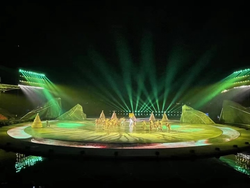 重庆铜梁龙大舞台环形地面Q6LED屏