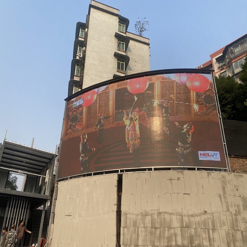 重庆大渡口某街道53㎡户外弧形Q4高清大屏