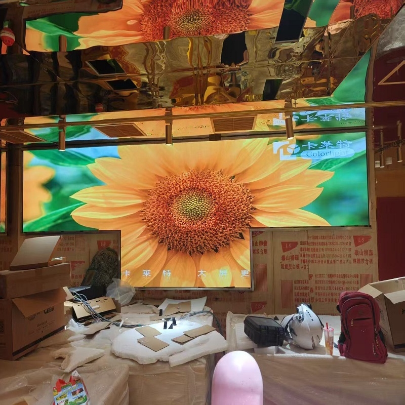 重庆渝中区朝天门某商业应用Q1.2LED显示屏